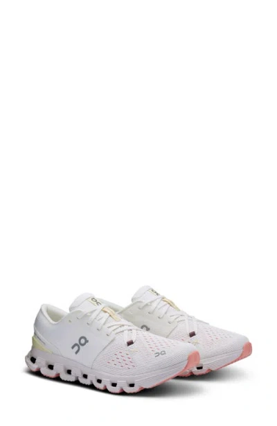 On Cloud X 4 Training Shoe In Ivory/ Sand