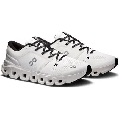 On Cloud X 5 Training Shoe In White