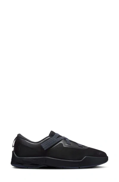 ON CLOUDNOVA MOON SNEAKER