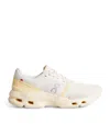 On Cloudpulse Trainers In White