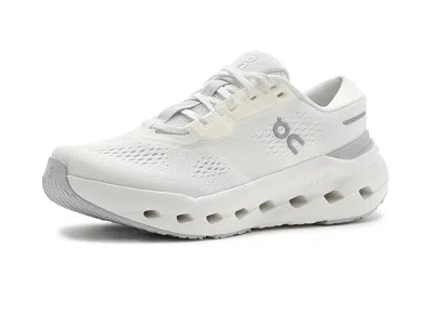 On Cloudrunner 3 In White