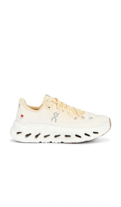 On Cloudtilt Sneaker In White