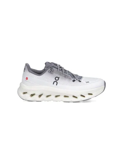 On "cloudtilt" Trainers In White