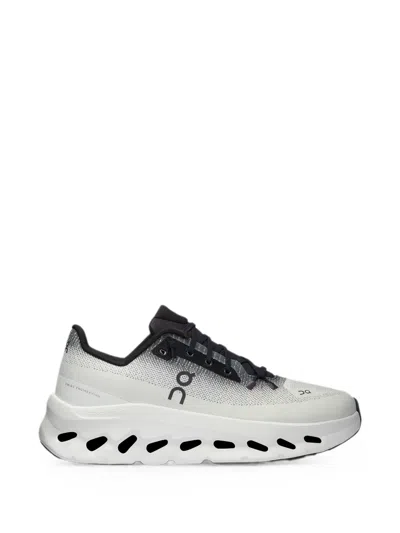 On Cloudtilt Sneakers In White