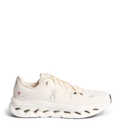 On Cloudtilt Trainers In White