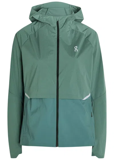 On Core Hooded Shell Jacket In Green