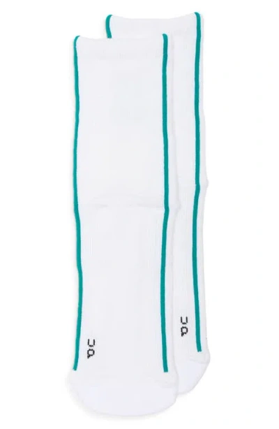 On Court Crew Socks In White/neem
