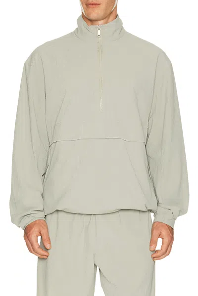 On Courtside 1/2 Zip Eaze In Gray
