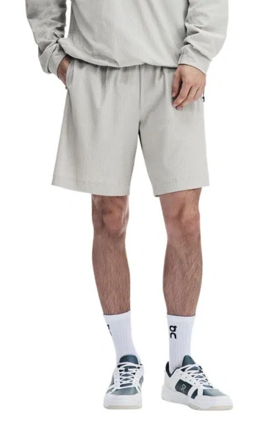 On Courtside Eaze Shorts In Gray