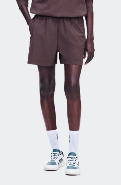 On Courtside Eaze Shorts In Multi