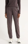 On Focus Stretch Joggers In Gray