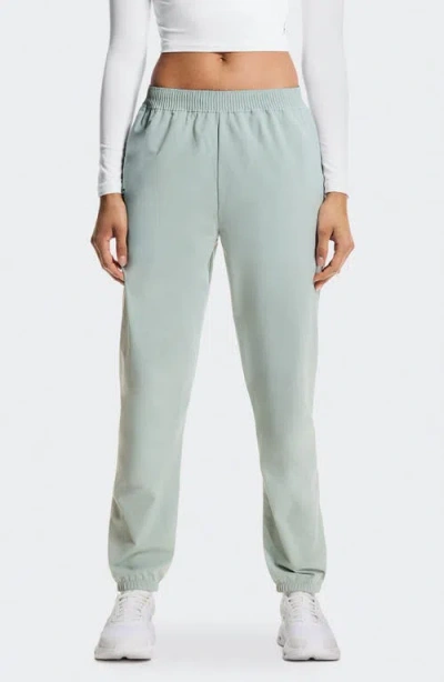 On Focus Stretch Joggers In Green