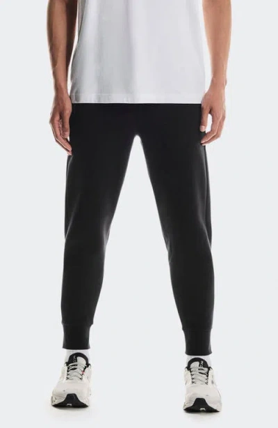 On Focus Tech Sweatpants In Black