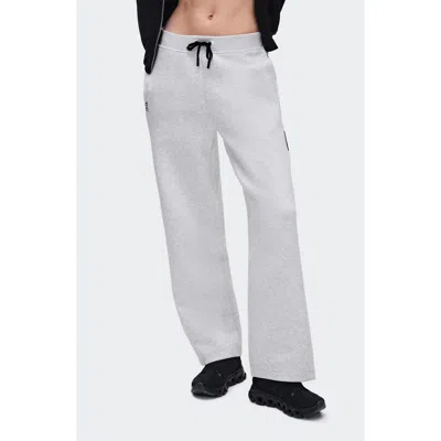On Focus Tech Sweatpants In White