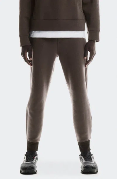 On Focus Tech Sweatpants In Green