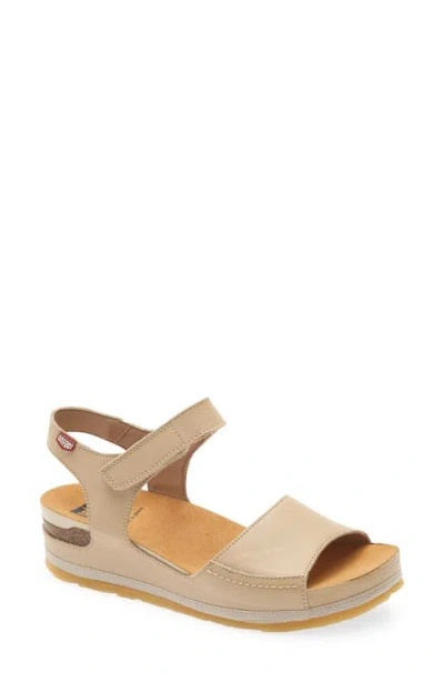 On Foot Cynara Platform Sandal In Brown
