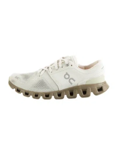 Pre-owned On Mesh Accents Athletic Sneakers In White