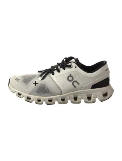 Pre-owned On Mesh Mesh Accents Athletic Sneakers In White