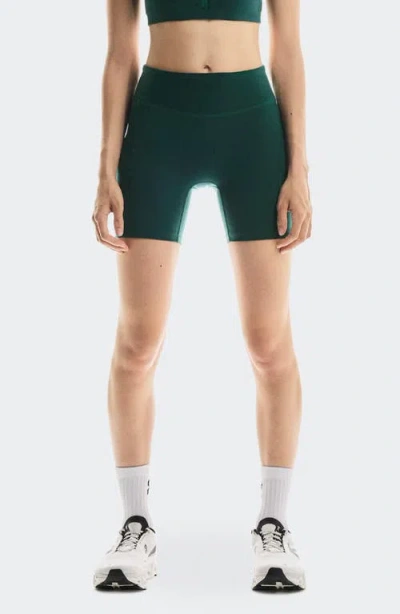 On Performance Bike Shorts With Pockets In Gold