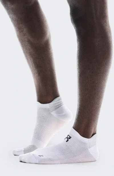 On Performance Run Ankle Socks In White