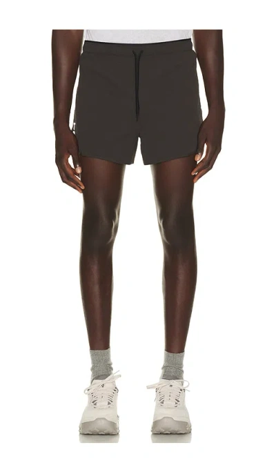 ON PERFORMANCE VOLT SHORTS