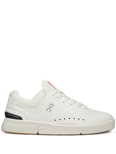 On The Roger Advantage Sneakers In White