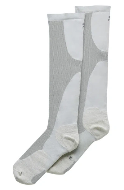 On Running Socks In Gray