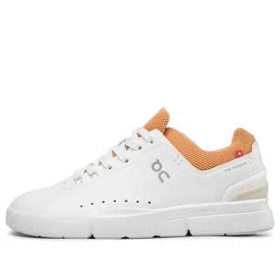 On Running (wmns)  The Roger Advantage 'white Copper'