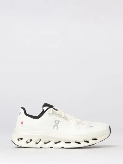 On Shoes Men  In White