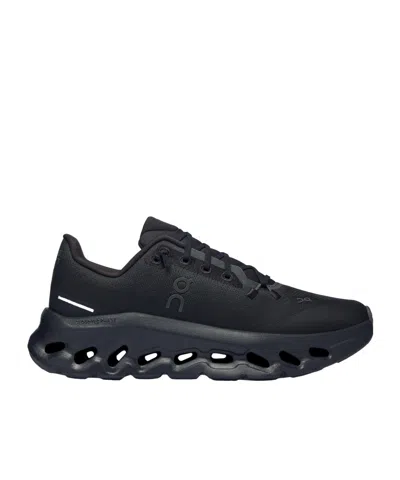 On Solid Color Running Shoes In Black
