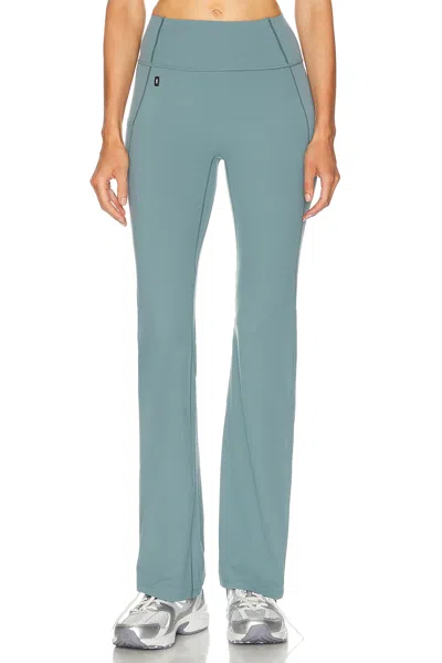 On Studio Flared 32 Pant In Agave