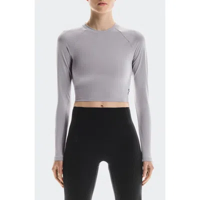 On Studio Lg Sleeve Crop Top In Burgundy