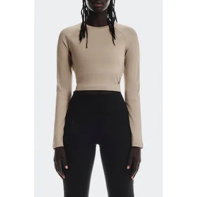 On Studio Lg Sleeve Crop Top In Neutral