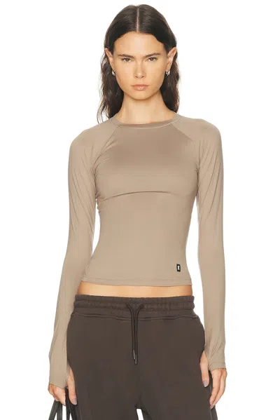 On Studio Lg Sleeve Tee In Brown