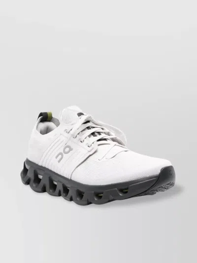 On Swift Cloud 4 Sneakers