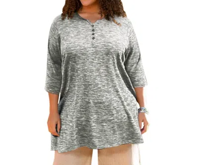 On The Plus Side 3/4 Sleeve Heartwood Henley Tee - Plus In Heathered Grey In Gray