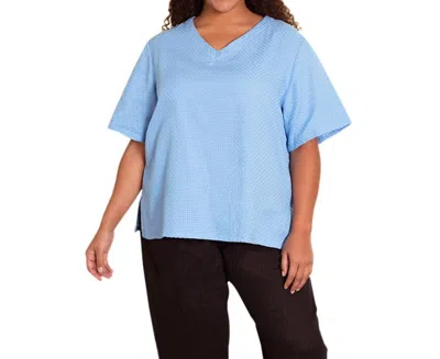On The Plus Side Ameli Cotton Short Sleeve V-neck Top - Plus In Vista In Blue