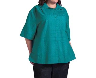 On The Plus Side Cotton Short Sleeve Peony Shirt - Plus In Marine In Blue