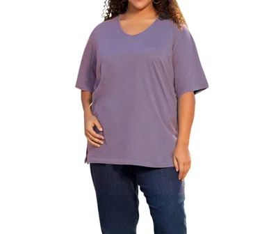 On The Plus Side Jersey Short Sleeve V-neck Tunic - Plus In Dusty Lavender In Purple