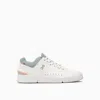 On The Roger Advantage Sneakers In White