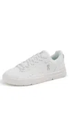 On The Roger Advantage Sneakers White White
