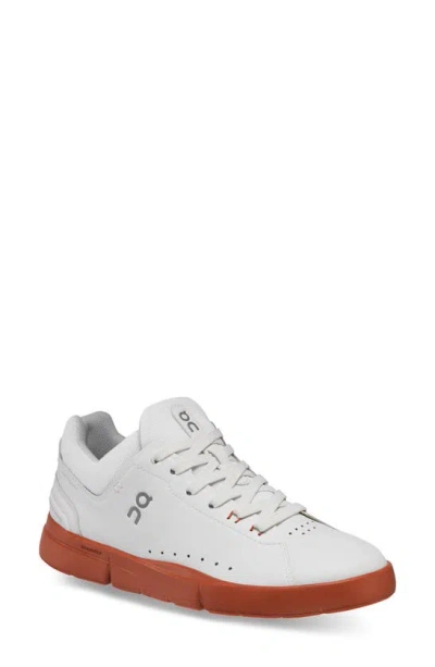 On The Roger Advantage Tennis Trainer In White/ Rust