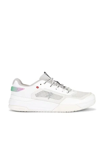 On The Roger Advantage Z5 Sneakers In White