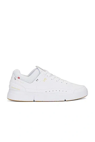 On The Roger Centre Court Sneaker In White & Gum