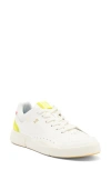 On The Roger Centre Court Sneakers In White/limelight