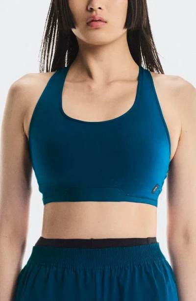 On Training Sports Bra In Burgundy