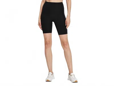 On Women's Movement Tights Short In Black