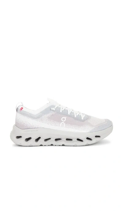 On X Zendaya Cloudtilt Mo In White