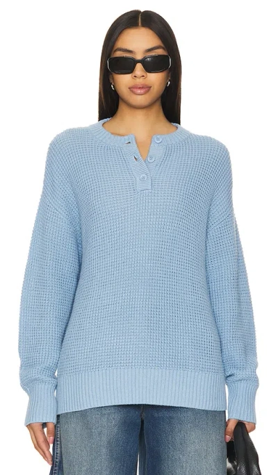 One Grey Day Vik Henley Pullover In Breeze