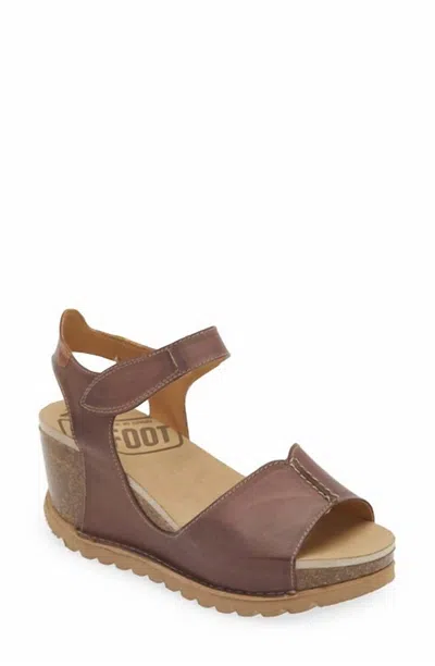 Onfoot Women's Sabana Wedge Sandal In Chocolate In Gold